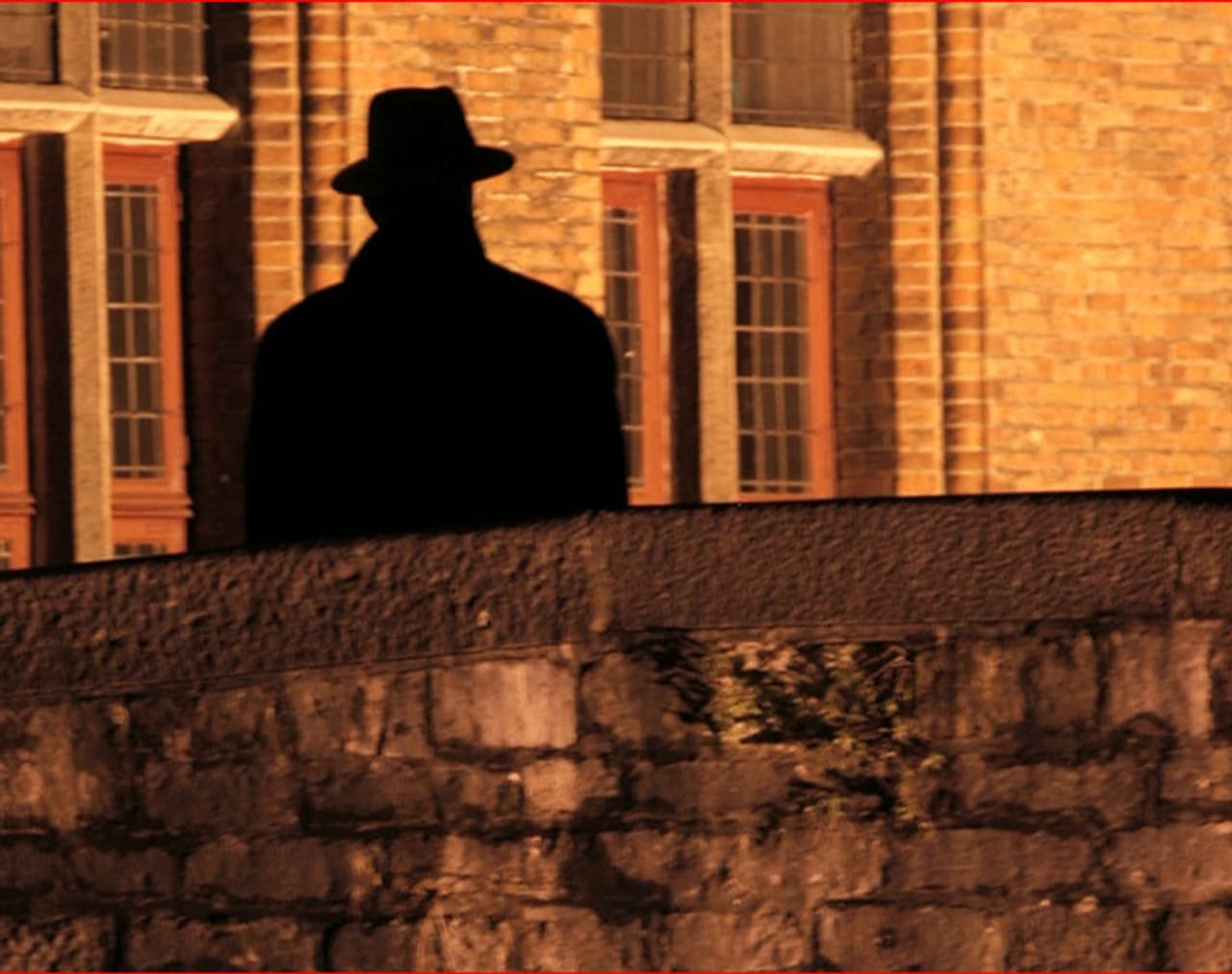 <p>మామూలుగా భర్తలు భార్యలమీద నిఘా పెడుతుంటారు. ఈ కేసులు అప్పుడప్పుడూ వింటూనే ఉంటాం. కానీ ఇక్కడ మాత్రం ఓ భార్య భర్త మీద నిఘా పెట్టింది. ఇది తెలిసి ఆ భర్త, భార్య మీద కోర్టు కెక్కాడు. నష్టపరిహారం కోరాడు. దీని మీద విచారణ చేపట్టిన కోర్టు ఆసక్తికరమైన తీర్పు నిచ్చింది.&nbsp;</p>