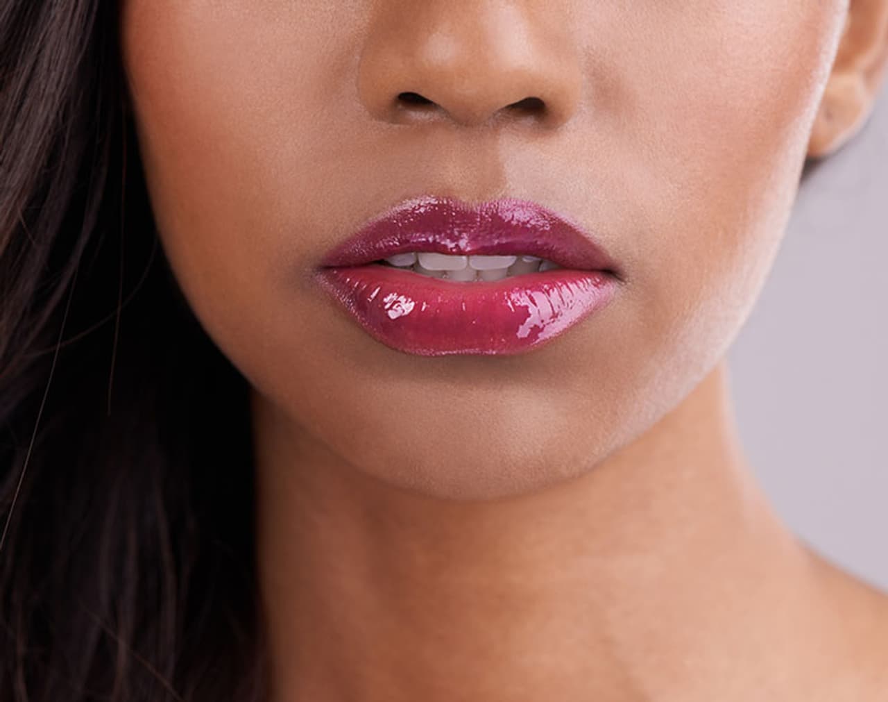 <p>ಡಾರ್ಕ್ ಪ್ಯಾಚ್ಗಳಿಗೆ ಸಾಮಾನ್ಯವಾಗಿ ಚಿಕಿತ್ಸೆಯ ಅಗತ್ಯವಿಲ್ಲ, ಆದರೆ ಕೆಲವು ನೈಸರ್ಗಿಕ ಪರಿಹಾರಗಳು ಸಮಸ್ಯೆಗೆ ಚಿಕಿತ್ಸೆ ನೀಡುತ್ತದೆ. ಮನೆಯಲ್ಲಿಯೇ ಕೆಲವೊಂದು ವಿಧಾನಗಳನ್ನು ಮಾಡುತ್ತಾ ಈ ಡಾರ್ಕ್ ಪ್ಯಾಚ್ ಗಳನ್ನೂ ಸುಲಭವಾಗಿ ನಿವಾರಣೆ ಮಾಡಬಹುದು. </p> <p>ಡಾರ್ಕ್ ಪ್ಯಾಚ್ಗಳಿಗೆ ಸಾಮಾನ್ಯವಾಗಿ ಚಿಕಿತ್ಸೆಯ ಅಗತ್ಯವಿಲ್ಲ, ಆದರೆ ಕೆಲವು ನೈಸರ್ಗಿಕ ಪರಿಹಾರಗಳು ಸಮಸ್ಯೆಗೆ ಚಿಕಿತ್ಸೆ ನೀಡುತ್ತದೆ. ಮನೆಯಲ್ಲಿಯೇ ಕೆಲವೊಂದು ವಿಧಾನಗಳನ್ನು ಮಾಡುತ್ತಾ ಈ ಡಾರ್ಕ್ ಪ್ಯಾಚ್ ಗಳನ್ನೂ ಸುಲಭವಾಗಿ ನಿವಾರಣೆ ಮಾಡಬಹುದು. </p>