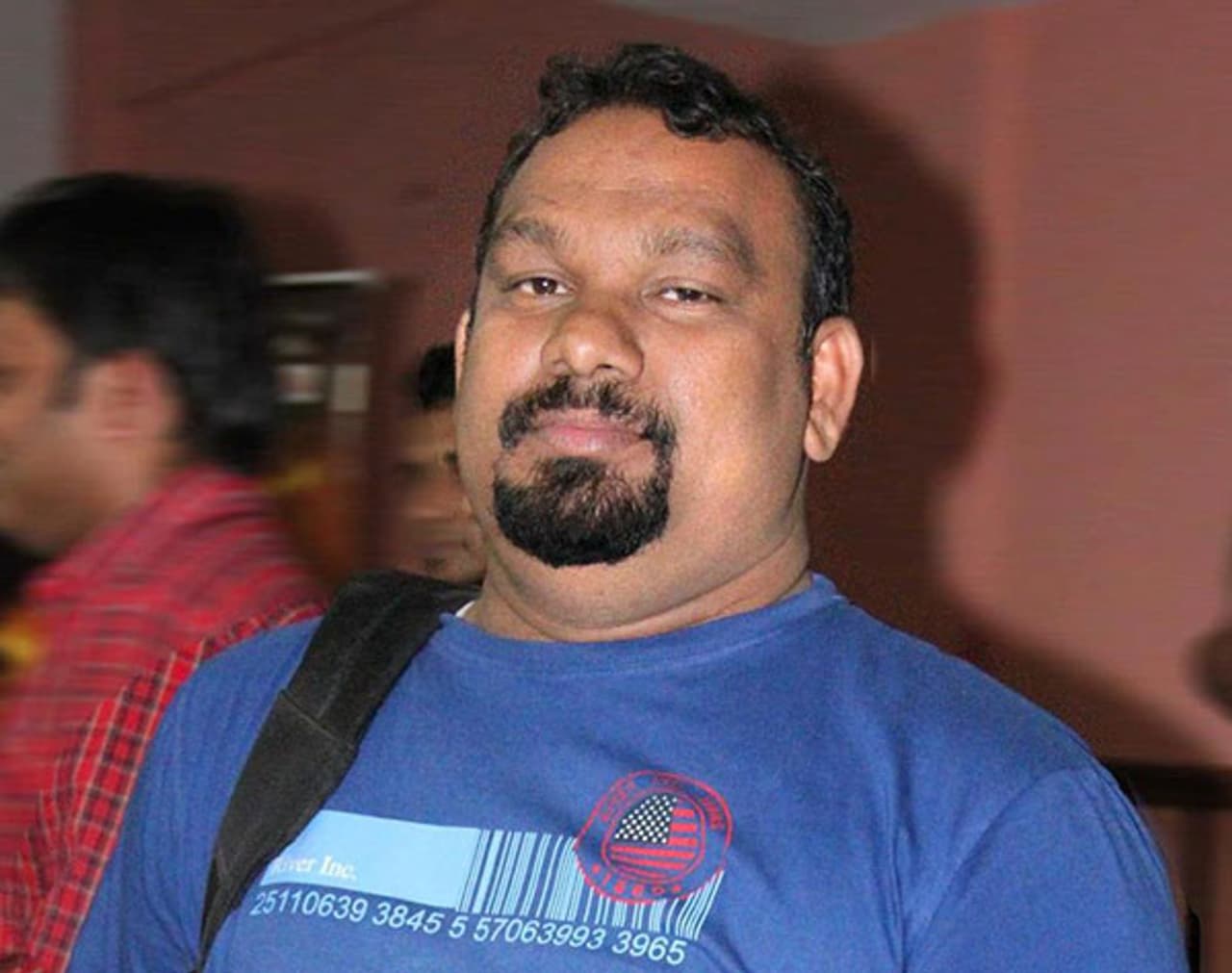 <p>கத்தி மகேஷின் சினிமா விமர்சனங்களால் பல்வேறு சர்ச்சைகள் வெளியானது உண்டு. அத்துடன் சமூக வலைதளங்களில் கத்தி மகேஷுக்கும் பிரபல தெலுங்கு நடிகர்களின் ரசிகர்களுக்கும் கருத்து மோதல்கள் ஏற்படுவதுண்டு. </p> <p>கத்தி மகேஷின் சினிமா விமர்சனங்களால் பல்வேறு சர்ச்சைகள் வெளியானது உண்டு. அத்துடன் சமூக வலைதளங்களில் கத்தி மகேஷுக்கும் பிரபல தெலுங்கு நடிகர்களின் ரசிகர்களுக்கும் கருத்து மோதல்கள் ஏற்படுவதுண்டு. </p>