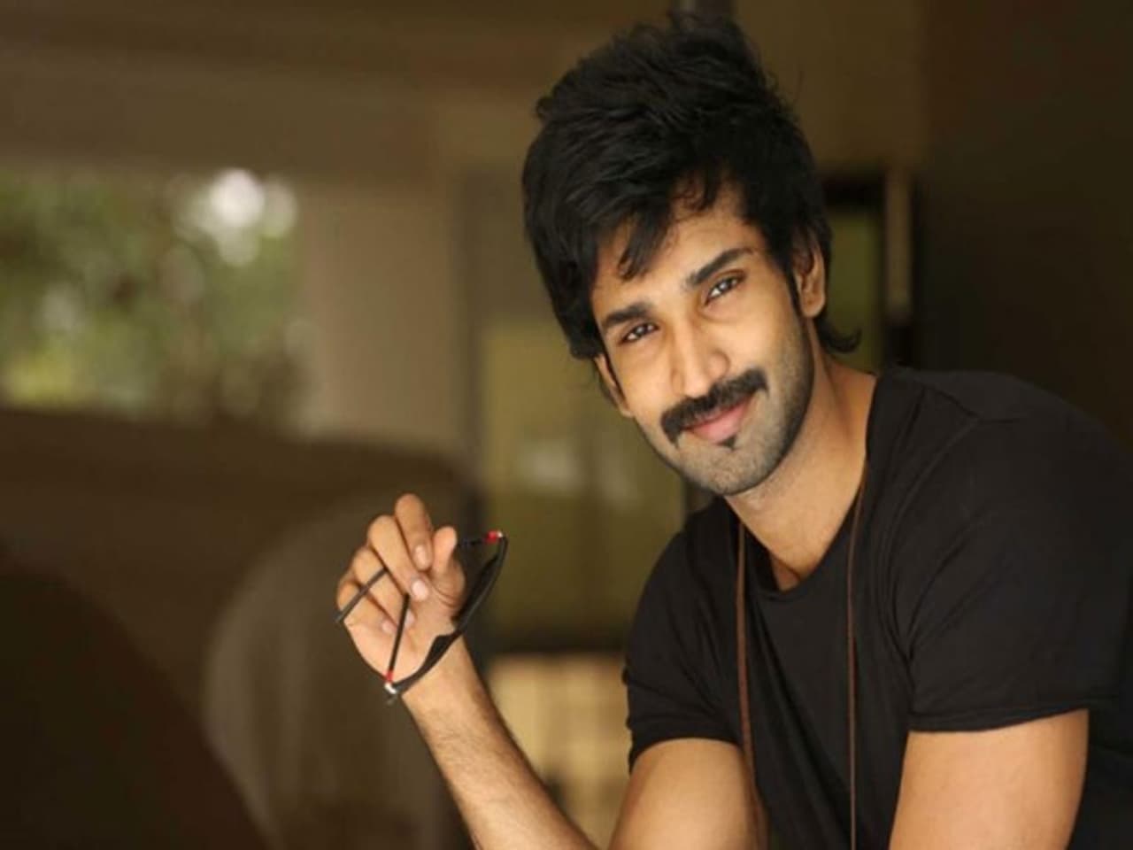 <p style="text align: justify;">“மிருகம்” படம் மூலமாக தமிழ் சினிமாவில் அடியெடுத்து வைத்த ஆதி, அதன் பின்னர் ‘ஈரம்’ ஆதி, ‘அய்யனார்’ ‘ஆடுபுலி ஆட்டம்’ ’அரவான்’ ‘யாகாவாராயினும் நாகாக்க’ ‘மரகத நாணயம்’ உள்ளிட்ட பல படங்களில் நடித்துள்ளார். <br /> </p> <p style="text align: justify;">“மிருகம்” படம் மூலமாக தமிழ் சினிமாவில் அடியெடுத்து வைத்த ஆதி, அதன் பின்னர் ‘ஈரம்’ ஆதி, ‘அய்யனார்’ ‘ஆடுபுலி ஆட்டம்’ ’அரவான்’ ‘யாகாவாராயினும் நாகாக்க’ ‘மரகத நாணயம்’ உள்ளிட்ட பல படங்களில் நடித்துள்ளார். <br /> </p>