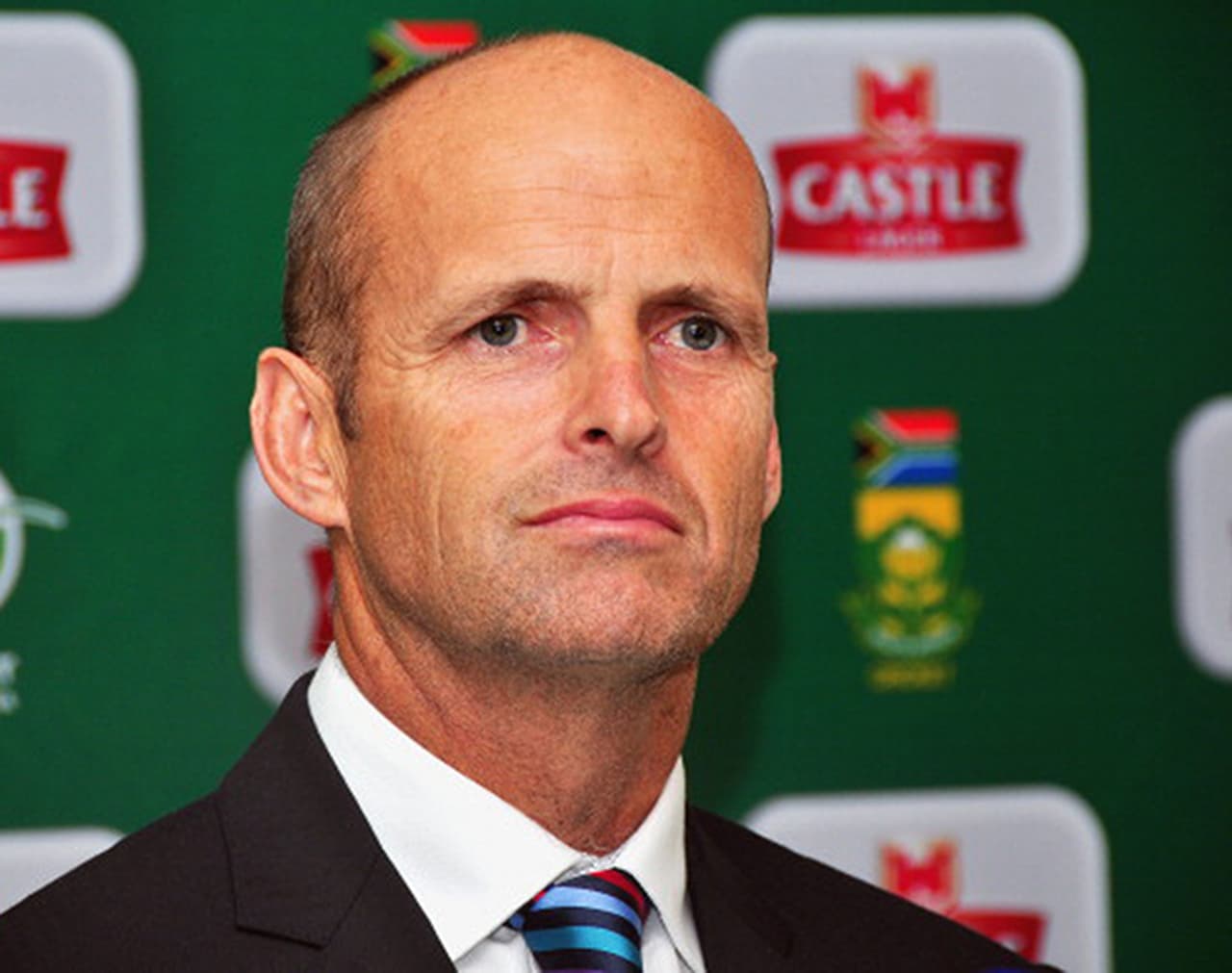 <p>2007 టీ20 వరల్డ్‌కప్ టోర్నీలో సరైన హెడ్‌కోచ్ లేకుండానే టైటిల్ సాధించిన మహేంద్ర సింగ్ ధోనీ టీమ్, ఆ తర్వాత 2011 వరల్డ్‌కప్ సమయంలో గ్యారీ కిర్‌స్టన్ కోచింగ్‌లో టైటిల్ గెలిచింది...</p>