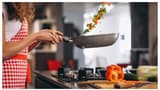 Reheating Food: పొరపాటున కూడా వీటిని మళ్లీ వేడి చేయకూడదు..!