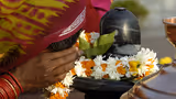 Shiva Puja: घरात लावा महादेवाला प्रिय असलेली ही फुलझाडं, मिळेल मंदिरात असल्याचा अनुभव