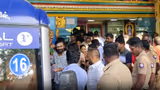 Dhanush: కొడుకులే బాడీగార్డ్స్.. యాత్ర, లింగాలతో కలిసి పళని మురుగన్ గుడికి ధనుష్