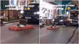 Bengaluru Traffic Nightmare: Man Spotted Sleeping on Mattress in Middle of Busy Road (Watch)