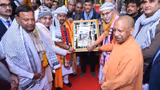 ब्रज भूमि में आध्यात्मिक संदेश, बांके बिहारी मंदिर में CM योगी और भाजपा अध्यक्ष नितिन नबीन ने किए दर्शन