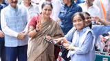 Vidya Vahini Yojana: CM रेखा गुप्ता ने 200 छात्राओं को बांटी साइकिल, 1.40 लाख बेटियों को लाभ देने का बड़ा लक्ष्य