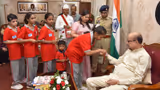 Raksha Bandhan 2026: राज्यपाल रमेन डेका को बच्चों ने बांधी राखी, दिखा भावुक नजारा