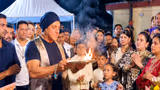 गणपति आरती में सलमान खान से हुई एक गलती, अर्पिता ने किया इशारा...वायरल Video का देखें सच