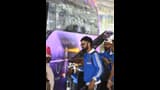 बस  में Virat , एयरपोर्ट पे Rohit- कूल लुक में नज़र आई टीम इंडिया