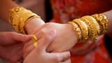 Gold price: తులం బంగారం రూ. 60 వేలు కానుందా.? నిపుణులు చెబుతోన్న కార‌ణాలు ఏంటంటే
