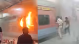 Jaipur-Hyderabad Express Fire: धुएं से शुरू हुई दहशत, कुछ मिनटों में आग की लपटों में घिरी ट्रेन