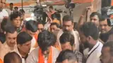 Maratha Quota : जरांगे पाटील मुंबईच्या दिशेने, तर मंत्र्यांचा MVA वर थेट निशाणा