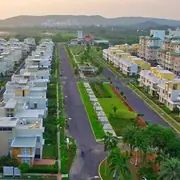 सिर्फ एक पेंट से कम होगी भीषण गर्मी? सफेद छतों का सच जानकर हैरान रह जाएंगे आप!