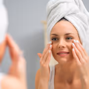 শীতের দিনে শুস্ক ত্বকের যত্নে অনবদ্য গ্লিসারিন! কীভাবে ব্যবহার করবেন? জানুন এক ক্লিকে