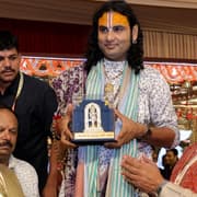 Rain Fails to Deter Devotees at ‘Lal Bagh Ka Raja’ Ganpati Festival