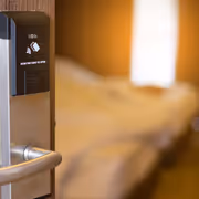 கல்யாணம் பண்ணாலும் உன்னை என்னால் மறக்க முடியல.. லாட்ஜில் ரூம் போட்ட ஜோடிகள்.. இறுதியில் காத்திருந்த அதிர்ச்சி