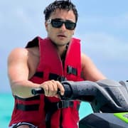 బీఎండబ్ల్యూ నుంచి ఫెరారీ వరకు… అభిషేక్ శర్మ రాయల్ లైఫ్‌స్టైల్, నెట్‌వర్త్ ఎంతో తెలుసా?