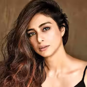 ৫৪-তেও তরুণী টাব্বু, জেনে নিন কীভাবে নিজেকে ফিট রাখেন নায়িকা, রইল টিপস