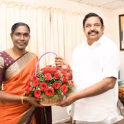 'இலை துளிர்க்கும்... இனி குரல் ஒலிக்கும்..!' அதிமுகவில் இணைந்த  காளியம்மாள்..!