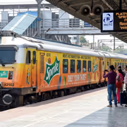 Branded Train:  இந்தியாவில் இதுதான் முதல்முறை.. ரயிலுக்கே பிராண்ட் பெயரா?