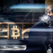 Bitcoin Slips Under $116,000 While Cardano, Solana Lead Altcoin Selloff