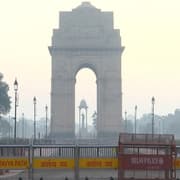 Delhi wakes up to smog as air quality remains in 'Very Poor' zone