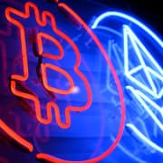 Bitcoin, Ethereum Hold Steady Amid Mixed Retail Sentiment – Dogecoin Still In The Red