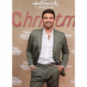 Jonathan Bennett on his 'responsibility' for gay love stories at Hallmark
