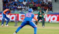 India vs Pakistan Asia Cup Final: पॉवरप्लेमध्ये भारतीय गोलंदाजांचा अचूक मारा, तरीही पाक सलामीवीरांनी पकड राखली!