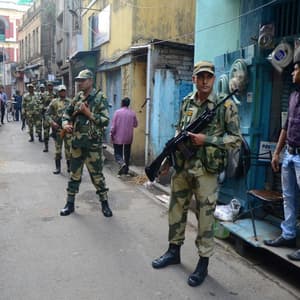 CRPF: বাংলাতেই থেকে যাবে কেন্দ্রীয় বাহিনী? ভোট পরবর্তী অশান্তি রুখতে নজিরবিহীন সিদ্ধান্ত কেন্দ্রের