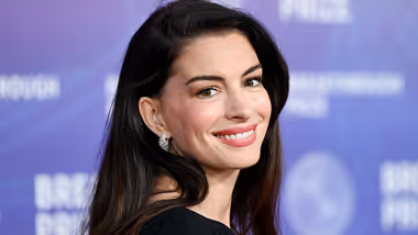 Anne Hathaway Opens Up About Decade-Long Eye Condition and Temporary Blindness