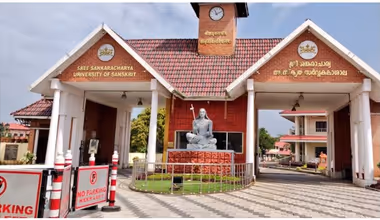 'പണി കിട്ടും സൂക്ഷിച്ചോ'! ഗവർണർ പങ്കെടുക്കുന്ന പരിപാടിയിൽ പങ്കെടുക്കില്ലെങ്കിൽ വൈവയിൽ പ്രതിഫലിക്കുമെന്ന് താക്കീത്, കാലടി സർവകലാശാലയില്‍ വീണ്ടും വിവാദം