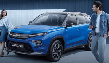 Toyota Car Offers: டொயோட்டா கார்களுக்கு ரூ.13.38 லட்சம் வரை மெகா ஆஃபர்! எந்த காருக்கு எவ்வளவு தள்ளுபடி?