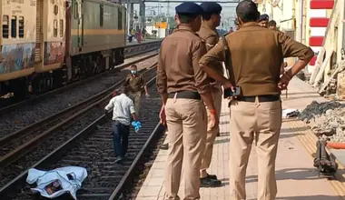 प्रयागराज में बड़ा ट्रेन हादसा: एक गलती से 5 यात्रियों की मौत, पोटली में ले जाना पड़े शव के टुकड़े