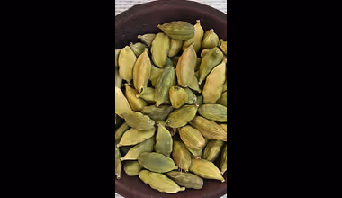 Cardamom Benefits : रोज एक वेलची खा, असे आजार जवळही येणार नाहीत