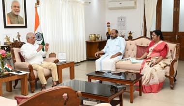 വിസി നിയമന തര്‍ക്കം; ഗവര്‍ണര്‍-മന്ത്രിമാര്‍ കൂടിക്കാഴ്ചയില്‍ മഞ്ഞുരുകിയില്ല, മുഖ്യമന്ത്രി വരാത്തത് എന്തെന്ന് മന്ത്രിമാരോട് ഗവര്‍ണര്‍