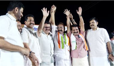 'വിഎസിന് നൽകിയ കാപ്പിറ്റൽ പണിഷ്മെന്‍റ് എനിക്കും ലഭിച്ചു'; കോണ്‍ഗ്രസ് വേദിയിൽ എ സുരേഷ്, ഷാള്‍ അണിയിച്ച് സ്വീകരിച്ച് വിഡി സതീശൻ