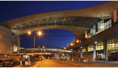 മോസ്കോയിലെ എല്ലാ അന്താരാഷ്ട്ര വിമാനത്താവളങ്ങളും മണിക്കൂറുകൾ അടച്ചിട്ടു; നടപടി 4 വിമാനത്താവളം ലക്ഷ്യമിട്ട് 11 ഡ്രോണുകൾ എത്തിയതോടെ