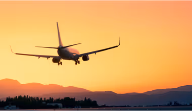 ഇനി പറക്കാൻ ചെലവ് കൂടും; ടിക്കറ്റ് നിരക്കിനുള്ള പരിധി നീക്കി കേന്ദ്രം, നിരക്ക് വിമാന കമ്പനികൾക്ക് സ്വതന്ത്രമായി തീരുമാനിക്കാം