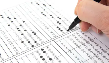 पंडित मतलब 'अवसरवादी'? यूपी दरोगा भर्ती के पेपर में सवाल पर मचा कोहराम, दिल्ली तक पहुंची रिपोर्ट