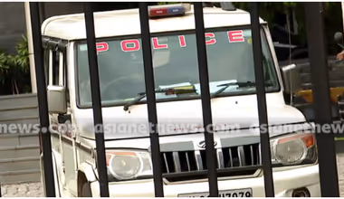 പോസ്റ്റൽ ബാലറ്റിൽ വോട്ട് ചെയ്തത് ഫേസ്ബുക്കിലൂടെ പ്രദർശിപ്പിച്ചു; അടൂർ സ്വദേശിക്കെതിരെ കേസെടുക്കാൻ നിർദേശം