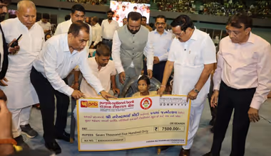 CR Patil Birthday: सूरत में 5100 बेटियों को 7500 रुपये के चेक, 1.25 लाख विद्यार्थियों को नोटबुक वितरित