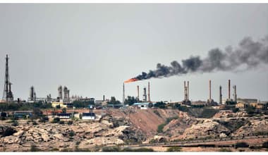 ഇറാനെ വരിഞ്ഞുമുറുക്കി അമേരിക്ക, എണ്ണ ഉൽപാദന മേഖലയിൽ കടുത്ത പ്രതിസന്ധി, 'നാഷ'യ്ക്ക് മുന്നിൽ 13 ദിവസങ്ങൾ മാത്രം