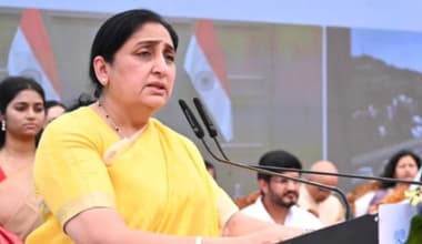 तटकरे आणि पटेल यांना कार्यकारणीतून वगळले, सुनेत्रा पवार यांच्या निर्णयाने बसला सर्वांना धक्का