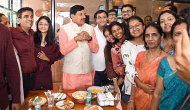 VIP रोड पर CM मोहन यादव का अलग अंदाज, अचानक रेस्टॉरेंट में जनता के बीच पहुंचे और फिर..