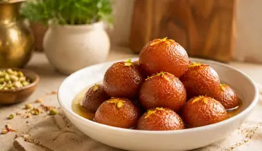 Sweet Cravings: गोड खाण्याची इच्छा झालीये? १० मिनिटांत बनवा या २ झटपट रेसिपी!