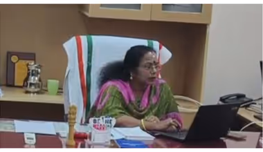 ഡിഎച്ച്എസ് സ്ഥലംമാറ്റം: സർക്കാരിന് ആശ്വാസം, ഡോ. റീനയുടെ സ്ഥലംമാറ്റം ഹൈക്കോടതി ശരിവെച്ചു, ഡോ. മീനാക്ഷിക്ക് തുടരാം