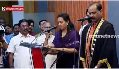 ബിജെപി കൗൺസിലർമാരുടെ പുനർ സത്യപ്രതിജ്ഞക്കെതിരെ പരാതി നൽകി യുഡിഎഫും എൽഡിഎഫും; 'എന്തിനായിരുന്നു ഇത്ര ധൃതി? പിൻവാതിലിലൂടെ നടത്തിയത് ദുരൂഹം'