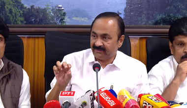 'മണ്ണ് നീക്കാൻ പറഞ്ഞിട്ട് കമ്പനി ചെയ്തില്ലെങ്കിൽ എന്ത് ചെയ്യും'; ജില്ലാ ഭരണകൂടം എന്തുകൊണ്ട് നടപടിയെടുത്തില്ലെന്ന ചോദ്യത്തിന് മറുപടിയുമായി മുഖ്യമന്ത്രി